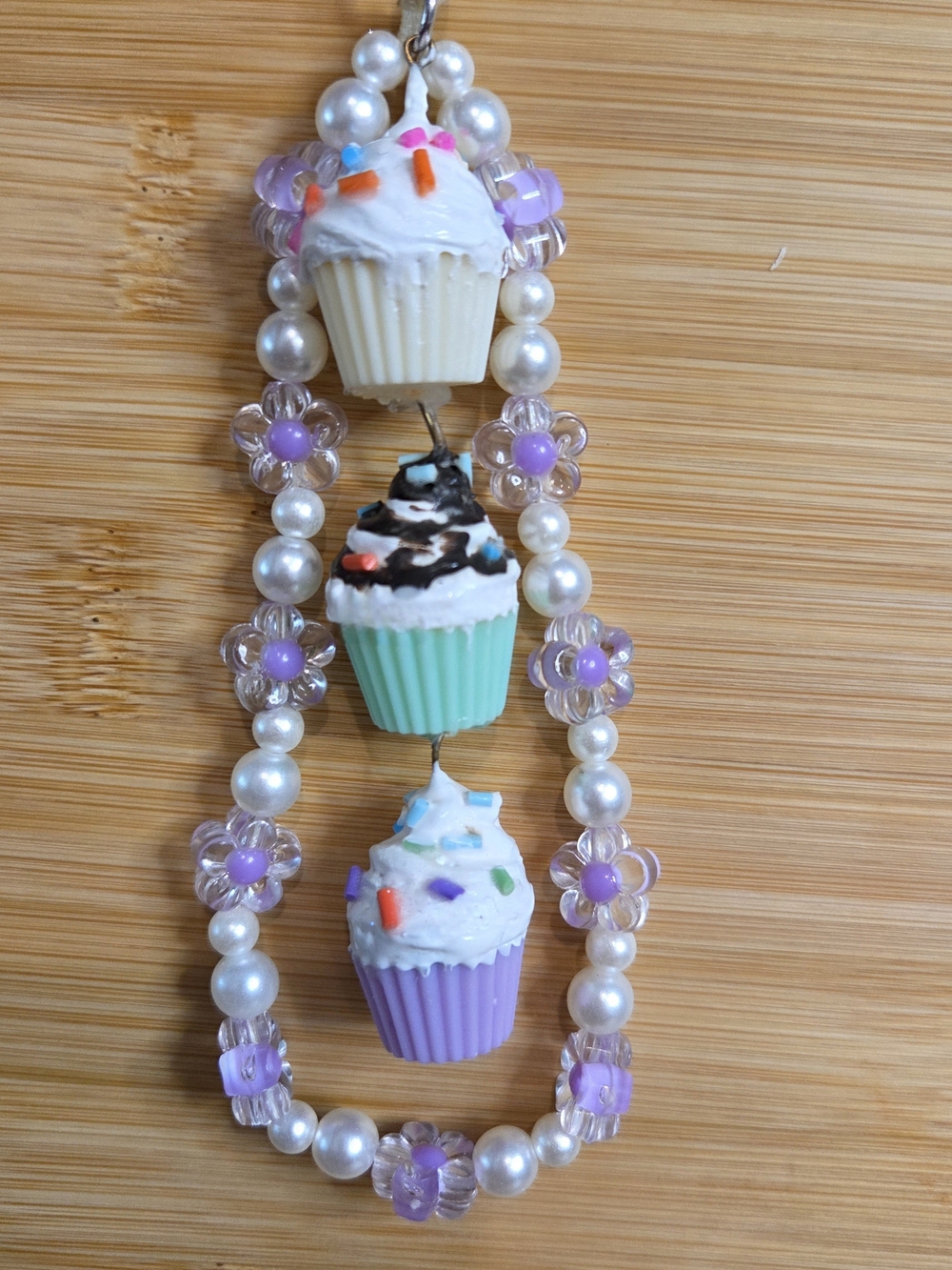 🧁 Handmade Mini Cupcake Keychain Wristlet with Faux Pearls & Flower Beads 🧁